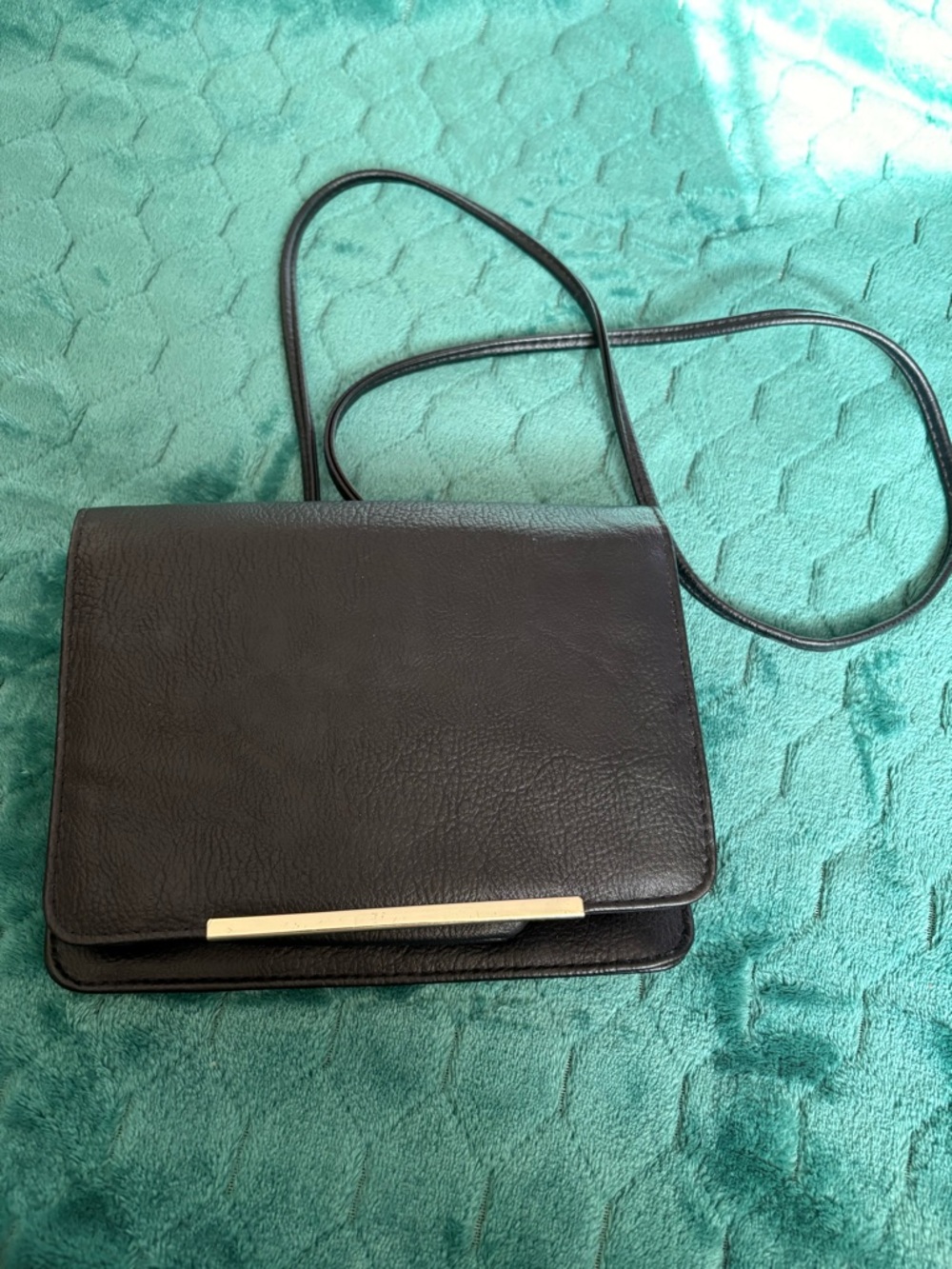 Black Crossbody Wallet Bag | Sleek Minimalist Shoulder Purse | Multi-Compartment - Picture 2 of 7